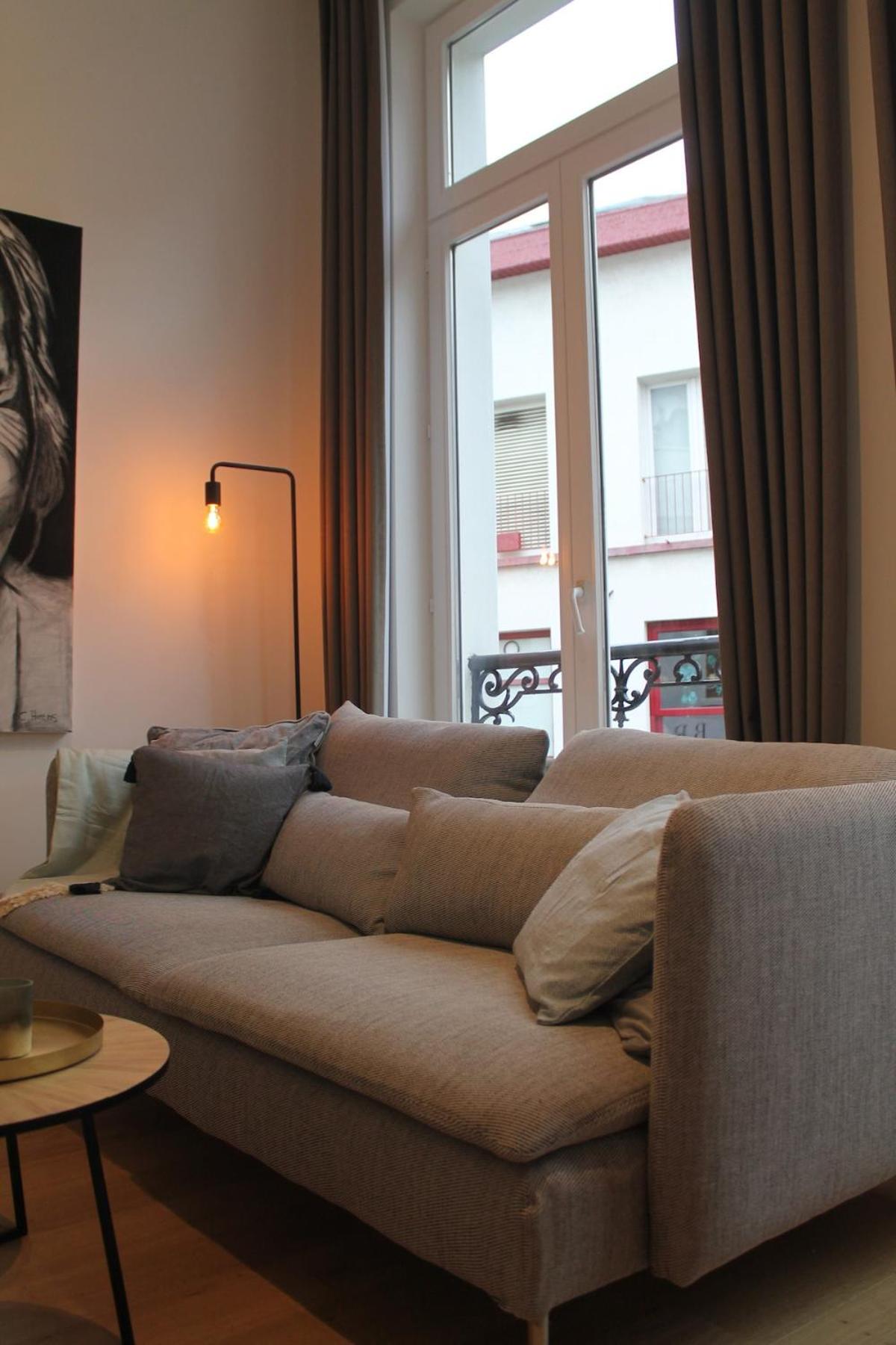Charming With Cathedral View In On The 2th Floor Appartement *