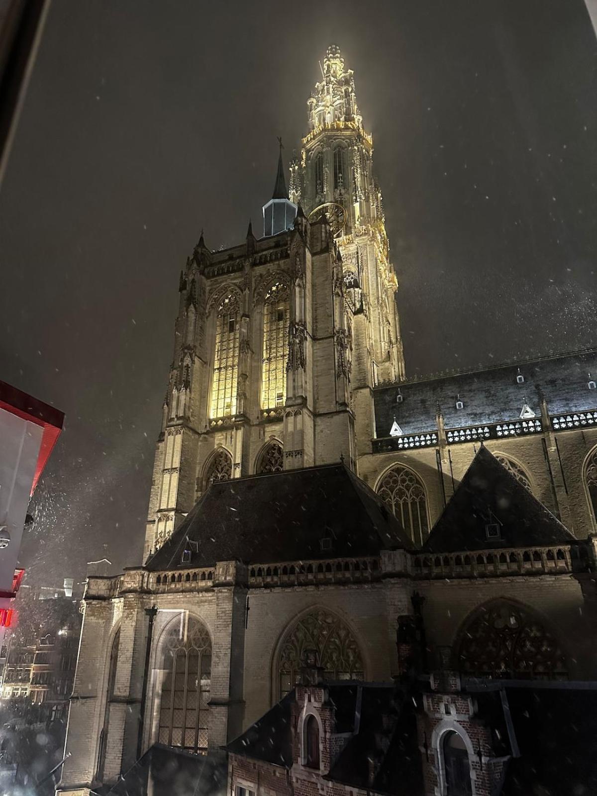 Charming With Cathedral View In On The 2th Floor * Antwerpen